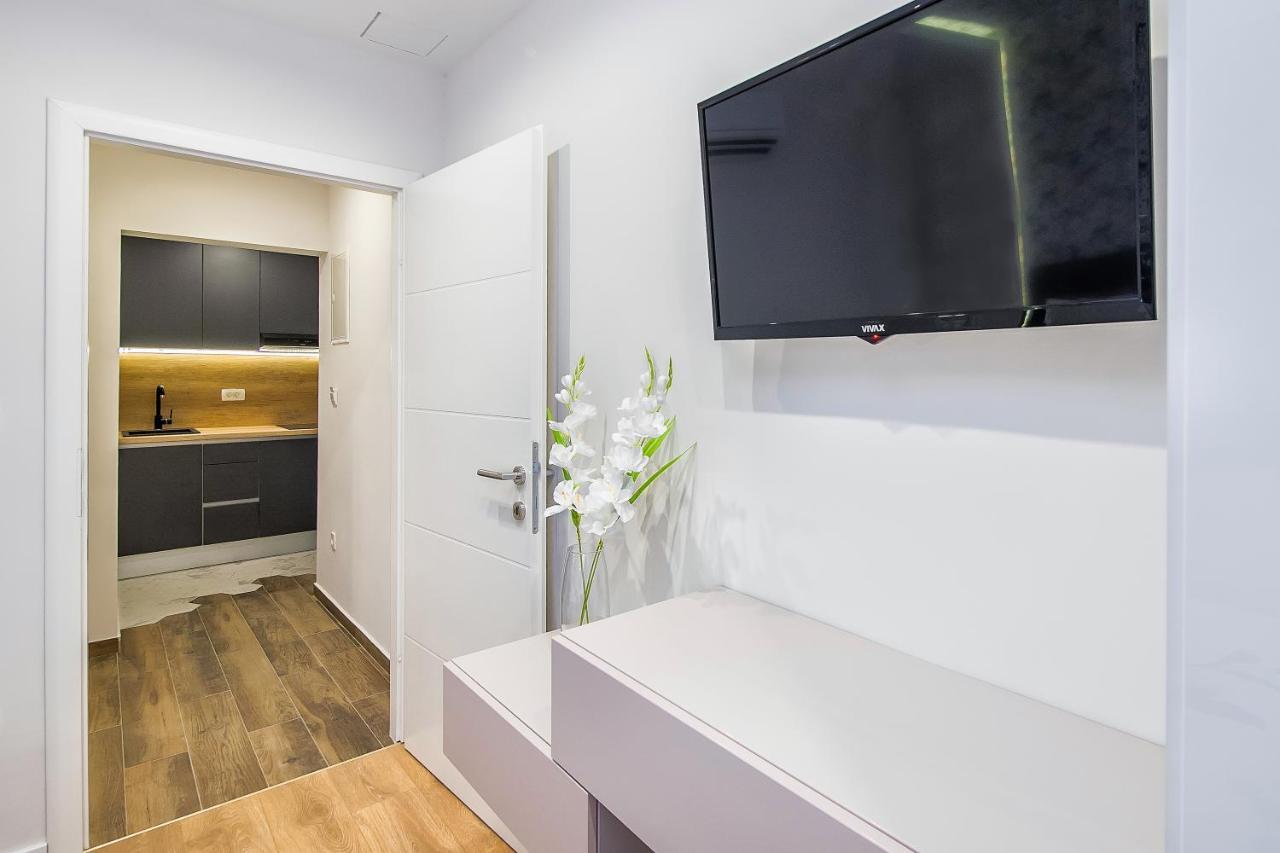 Apartments And Rooms By The Sea Lokva Rogoznica, Omis - 2973 Bagian luar foto